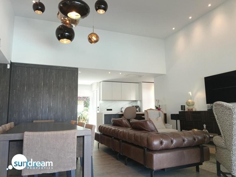 Villa en venta con piscina La Finca Golf Resort Algorfa