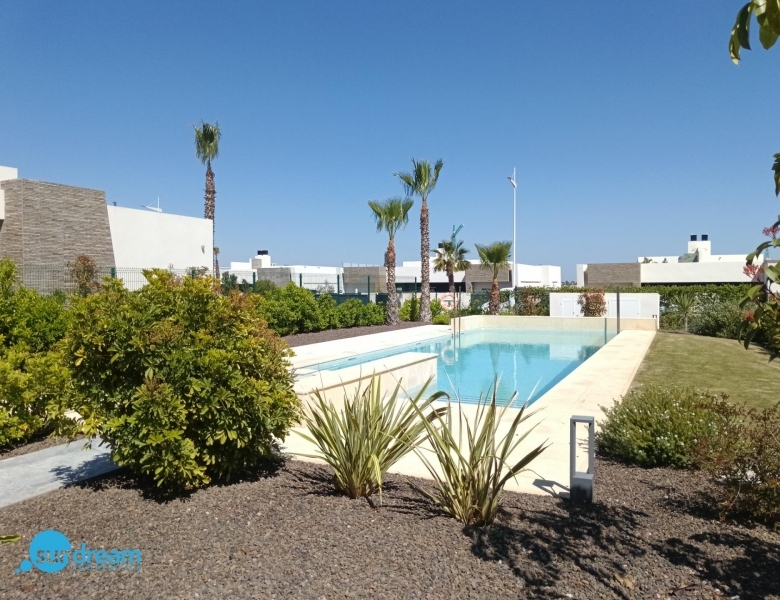 Villa en venta con piscina La Finca Golf Resort Algorfa