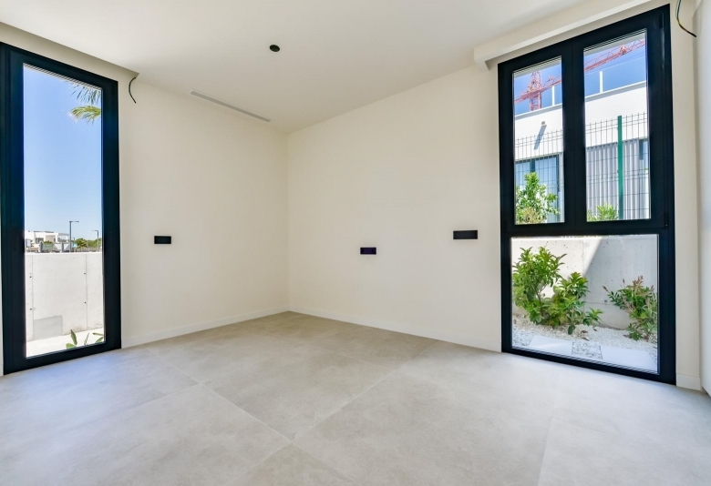 Villa en venta obra nueva con piscina  en Finestrat
