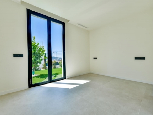 Villa en venta obra nueva con piscina  en Finestrat