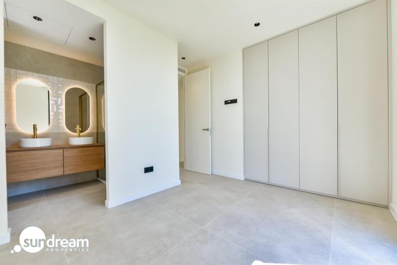 Villa en venta obra nueva con piscina  en Finestrat