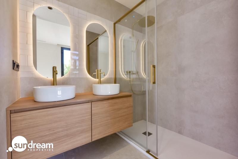 Villa en venta obra nueva con piscina  en Finestrat