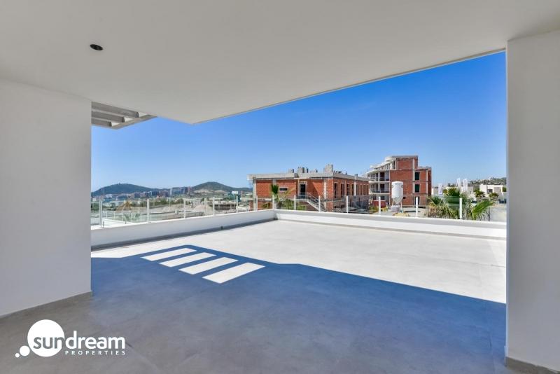 Villa en venta obra nueva con piscina  en Finestrat