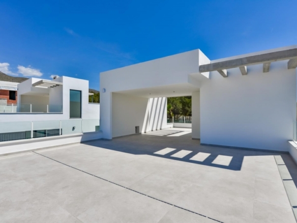 Villa en venta obra nueva con piscina  en Finestrat