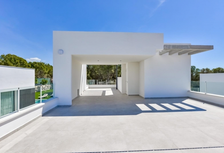 Villa en venta obra nueva con piscina  en Finestrat