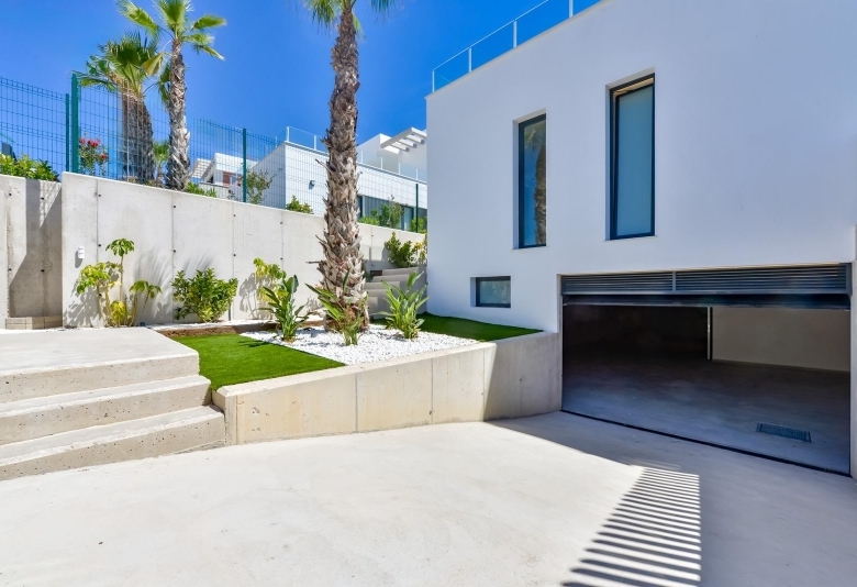 Villa en venta obra nueva con piscina  en Finestrat