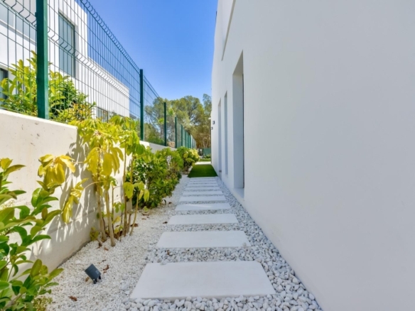 Villa en venta obra nueva con piscina  en Finestrat