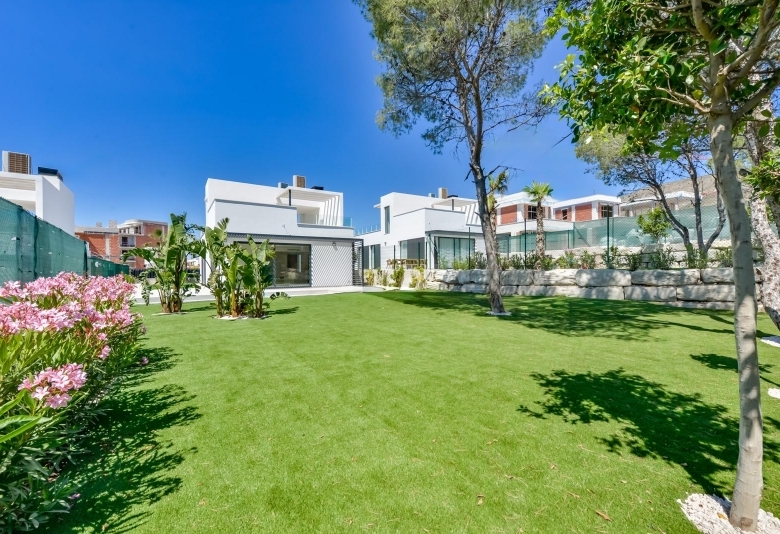 Villa en venta obra nueva con piscina  en Finestrat