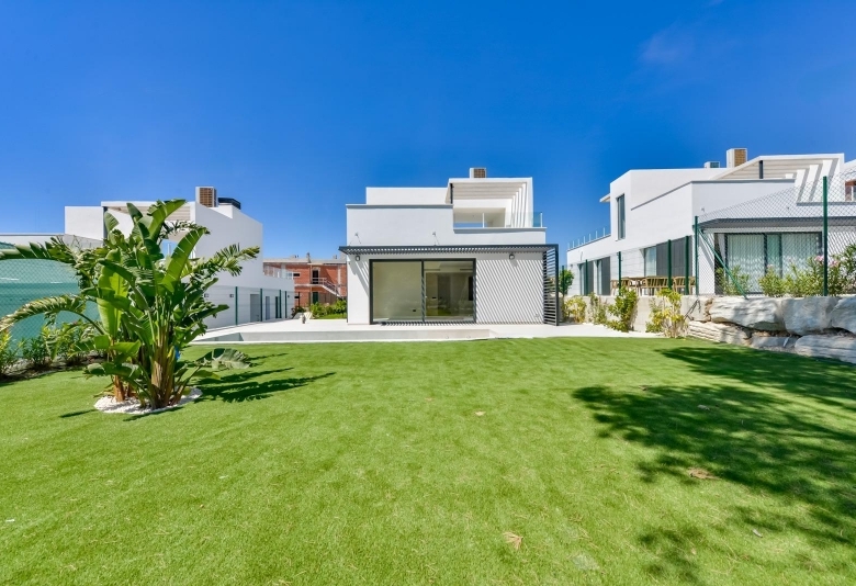 Villa en venta obra nueva con piscina  en Finestrat