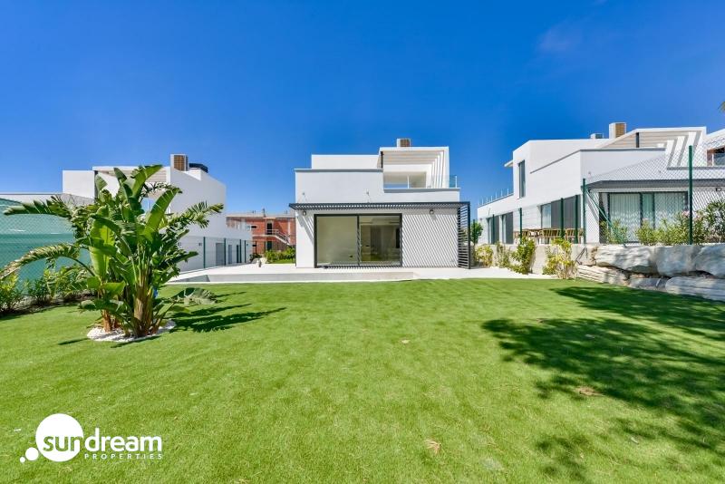 g_42653-16-33 Villa en venta obra nueva con piscina en Finestrat
