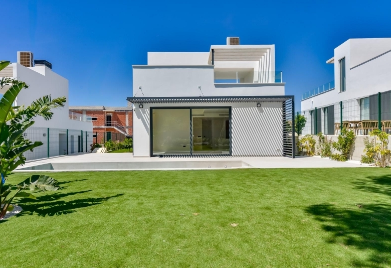 Villa en venta obra nueva con piscina  en Finestrat