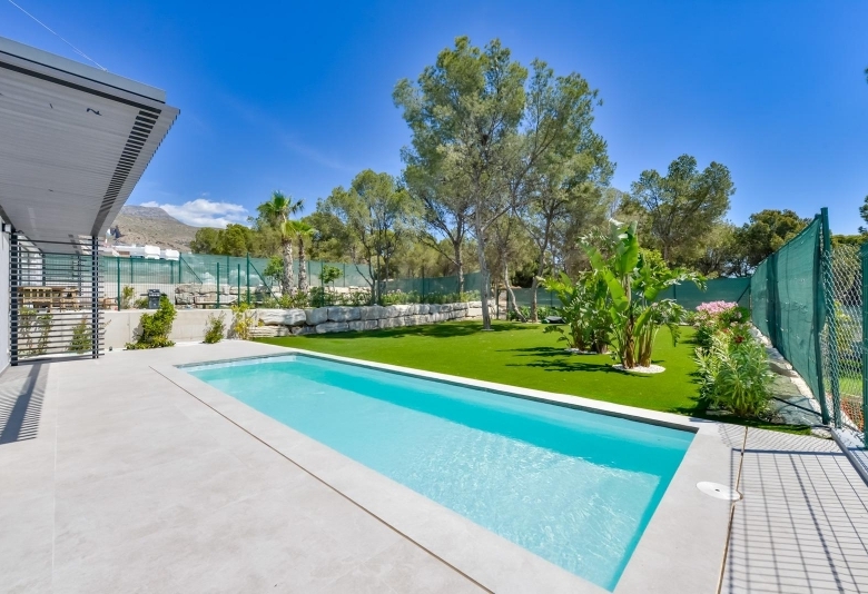Villa en venta obra nueva con piscina  en Finestrat