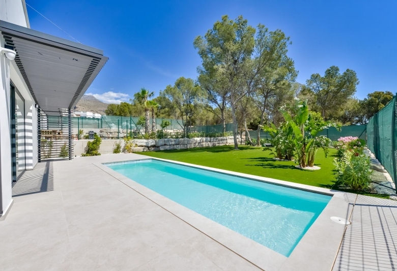 Villa en venta obra nueva con piscina  en Finestrat