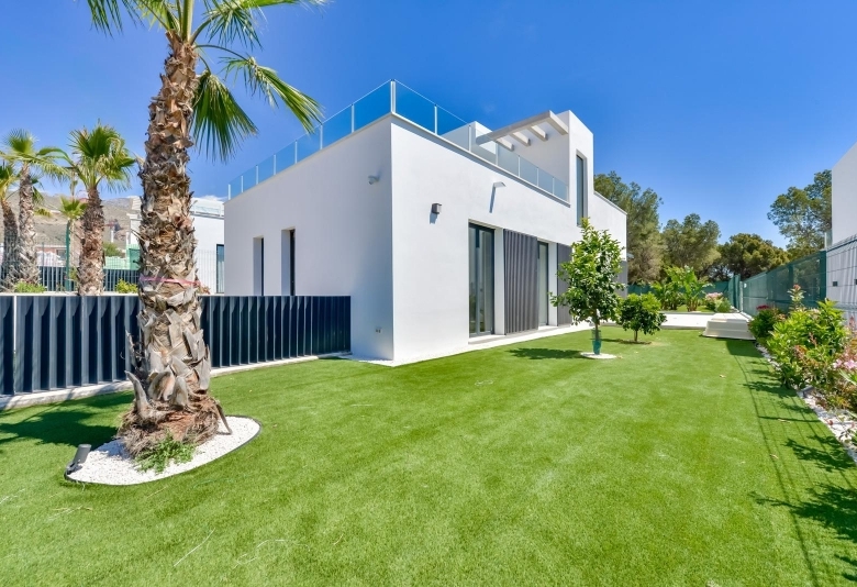 Villa en venta obra nueva con piscina  en Finestrat