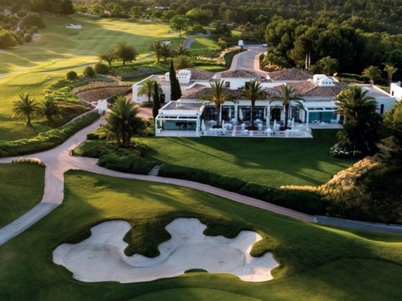 Magnifica villa de lujo en una sola planta con 3 dormitorios y piscina privada en el prestigioso Resort de Golf Las Colinas(Alicante)