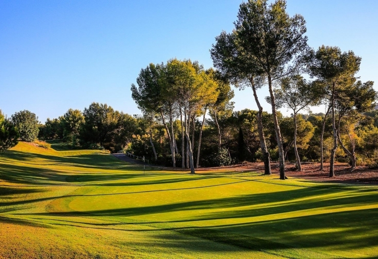 Magnifica villa de lujo en una sola planta con 3 dormitorios y piscina privada en el prestigioso Resort de Golf Las Colinas(Alicante)