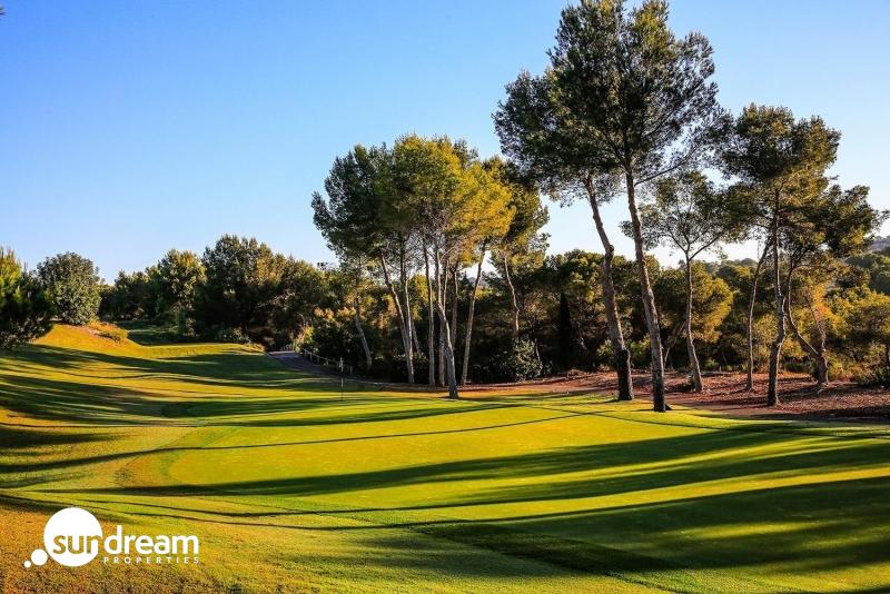 g_42716-7-15 Magnifica villa de lujo en una sola planta con 3 dormitorios y piscina privada en el prestigioso Resort de Golf Las Colinas(Alicante)