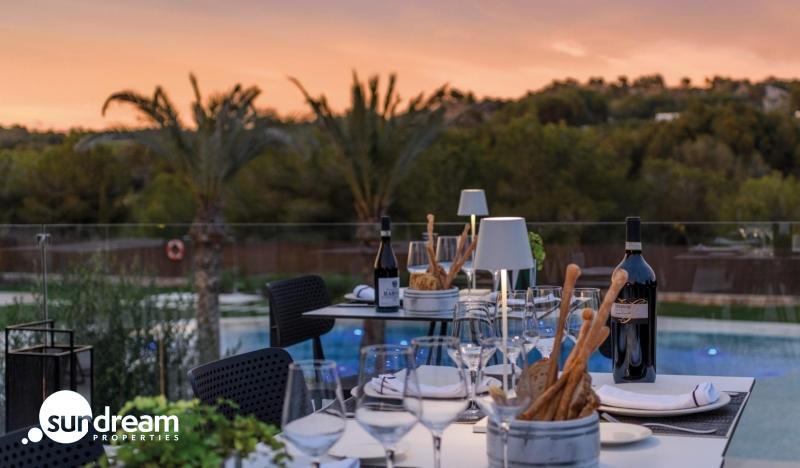 g_42716-7-23 Magnifica villa de lujo en una sola planta con 3 dormitorios y piscina privada en el prestigioso Resort de Golf Las Colinas(Alicante)