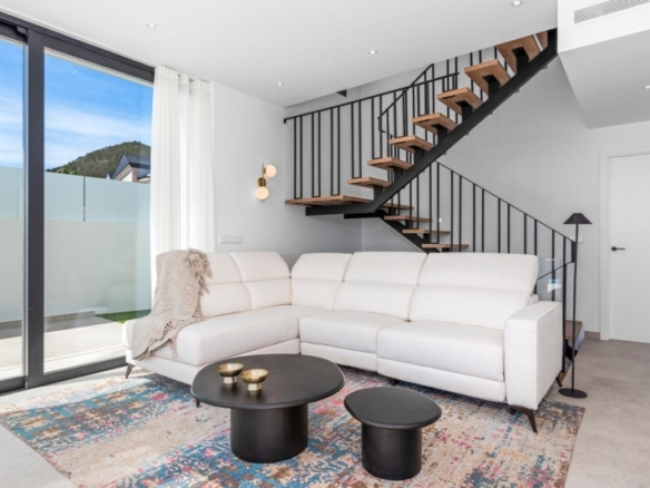 Villa de nueva construcción de 3 dormitorios con piscina privada y sótano con garaje y trastero a la venta en Polop
