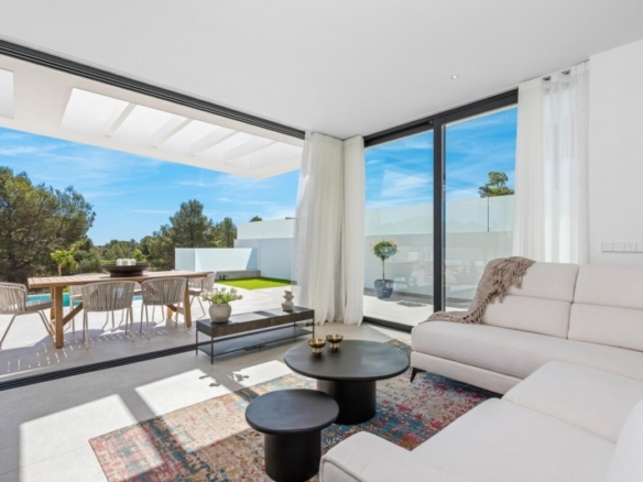 Villa de nueva construcción de 3 dormitorios con piscina privada y sótano con garaje y trastero a la venta en Polop