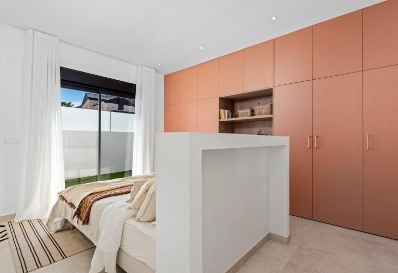 Villa de nueva construcción de 3 dormitorios con piscina privada y sótano con garaje y trastero a la venta en Polop