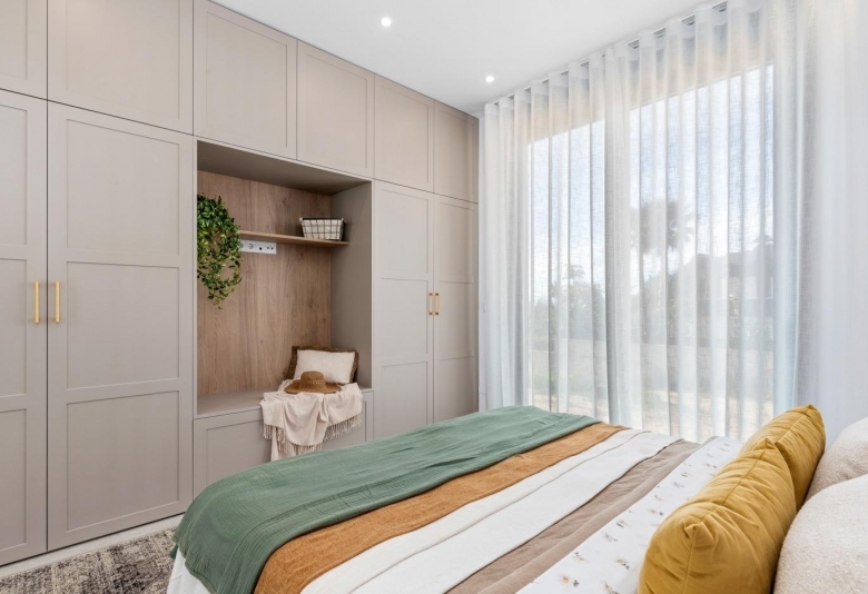 Villa de nueva construcción de 3 dormitorios con piscina privada y sótano con garaje y trastero a la venta en Polop