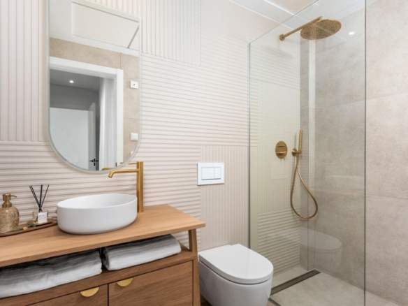 Villa de nueva construcción de 3 dormitorios con piscina privada y sótano con garaje y trastero a la venta en Polop