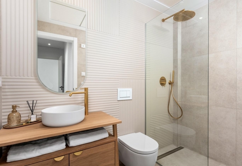 Villa de nueva construcción de 3 dormitorios con piscina privada y sótano con garaje y trastero a la venta en Polop