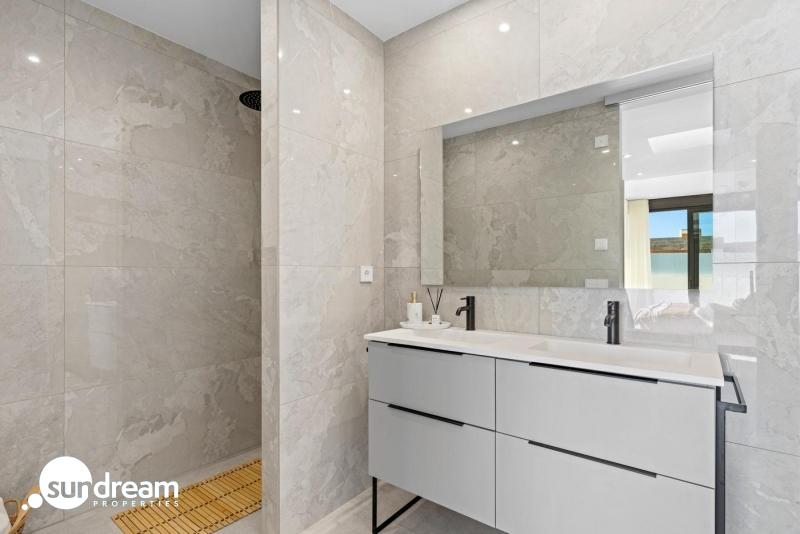 g_42845-10-34 Villa de nueva construcción de 3 dormitorios con piscina privada y sótano con garaje y trastero a la venta en Polop