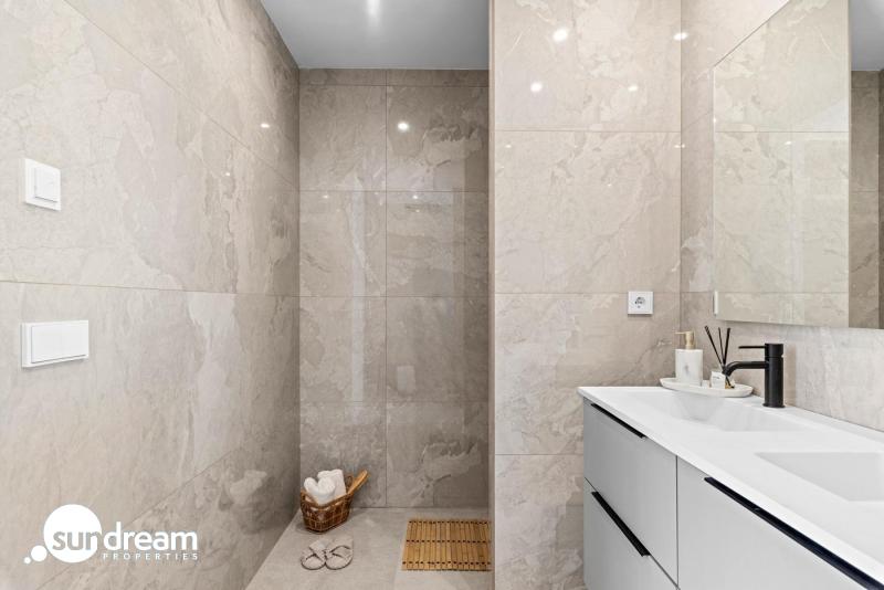 g_42845-10-35 Villa de nueva construcción de 3 dormitorios con piscina privada y sótano con garaje y trastero a la venta en Polop