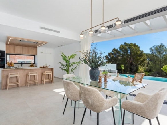 Villa de nueva construcción de 3 dormitorios con piscina privada y sótano con garaje y trastero a la venta en Polop