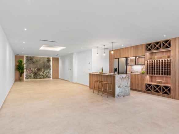 Villa de nueva construcción de 3 dormitorios con piscina privada y sótano con garaje y trastero a la venta en Polop