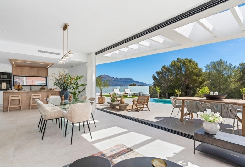 Villa de nueva construcción de 3 dormitorios con piscina privada y sótano con garaje y trastero a la venta en Polop