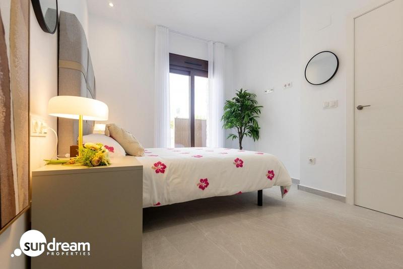 g_42900-10-15 Villa pareada con 2 dormitorios y piscina privada en Golf Resort a la venta(Orihuela)