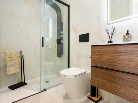 Villa pareada con 2 dormitorios y piscina privada en Golf Resort a la venta(Orihuela)