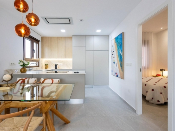 Villa pareada con 2 dormitorios y piscina privada en Golf Resort a la venta(Orihuela)