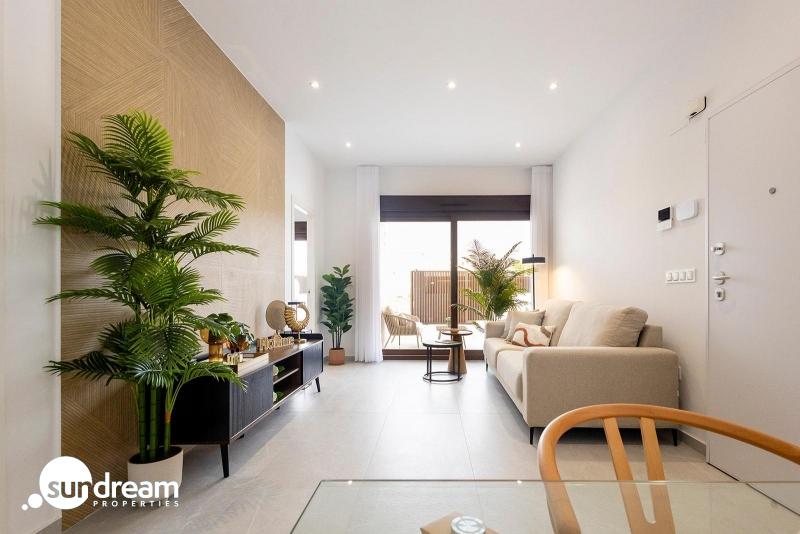 Villa pareada con 2 dormitorios y piscina privada en Golf Resort a la venta(Orihuela)