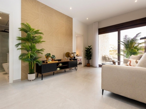 Villa pareada con 2 dormitorios y piscina privada en Golf Resort a la venta(Orihuela)