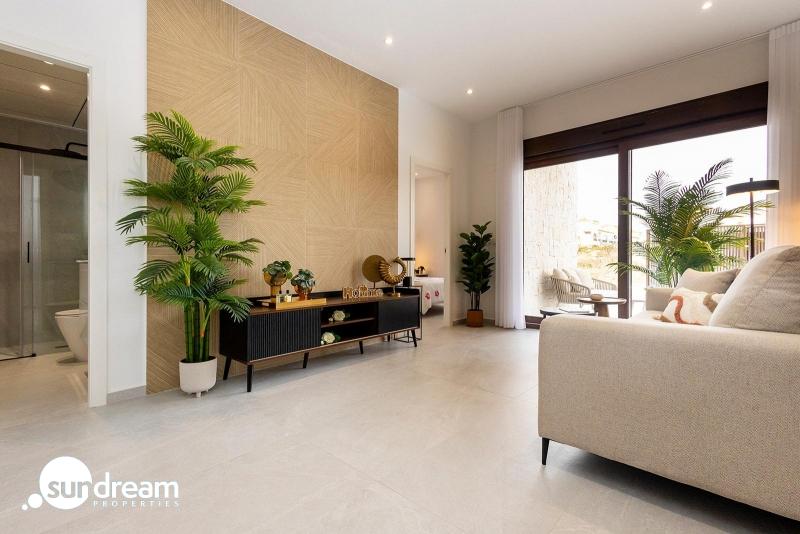 Villa pareada con 2 dormitorios y piscina privada en Golf Resort a la venta(Orihuela)