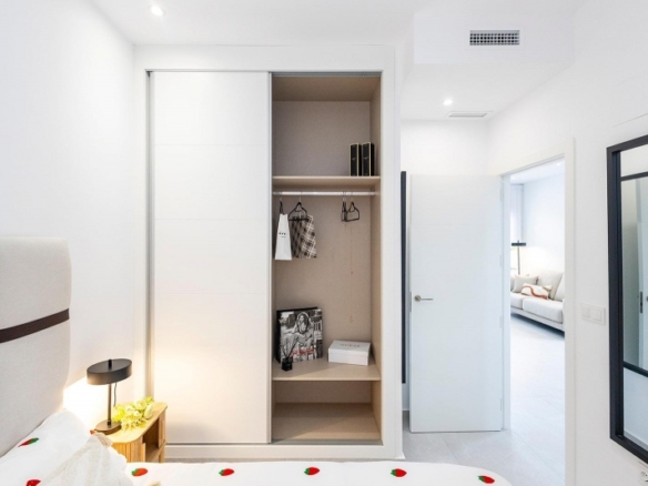 Villa pareada con 2 dormitorios y piscina privada en Golf Resort a la venta(Orihuela)