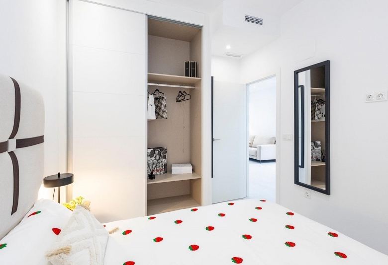 Villa pareada con 2 dormitorios y piscina privada en Golf Resort a la venta(Orihuela)