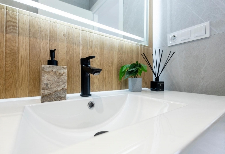 Villa pareada con 2 dormitorios y piscina privada en Golf Resort a la venta(Orihuela)