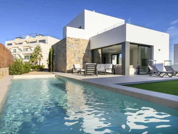 Villa exclusiva de 3 dormitorios a la venta en el prestigioso Resort de Golf Las Colinas(Alicante)