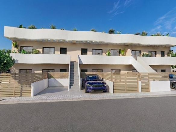 Bungalow de planta alta de 3 dormitorios con solarium y piscina privada a la venta en Pilar de la Horadada