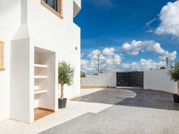 Bungalow de planta baja con 2 dormitorios y jardín privado a la venta en Cox(Alicante)
