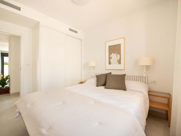 Bungalow de planta baja con 2 dormitorios y jardín privado a la venta en Cox(Alicante)
