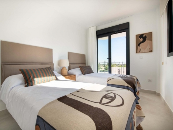 Bungalow de planta baja con 2 dormitorios y jardín privado a la venta en Cox(Alicante)