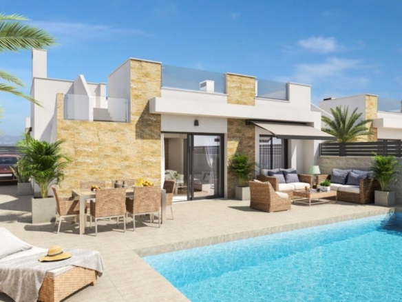 Chalet independiente de 3 dormitorios con piscina privada y solarium en San Fulgencio(Alicante)