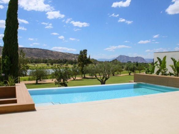 Exclusiva villa de nueva construcción con 3 dormitorios en primera línea de campo de golf en La Finca Golf Resort(Algorfa)