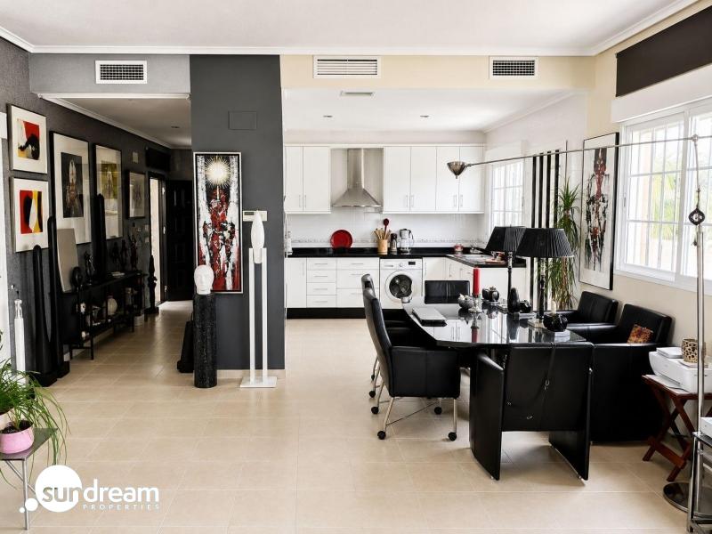 Villa independiente de 4 dormitorios en El Oasis, San Fulgencio